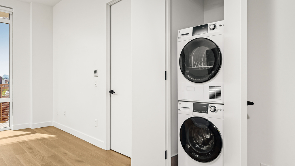 828 Metropolitan Ave - Photo 5