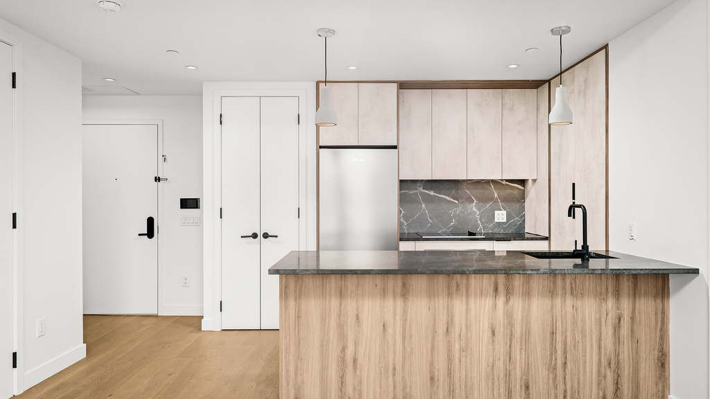 828 Metropolitan Ave - Photo 11