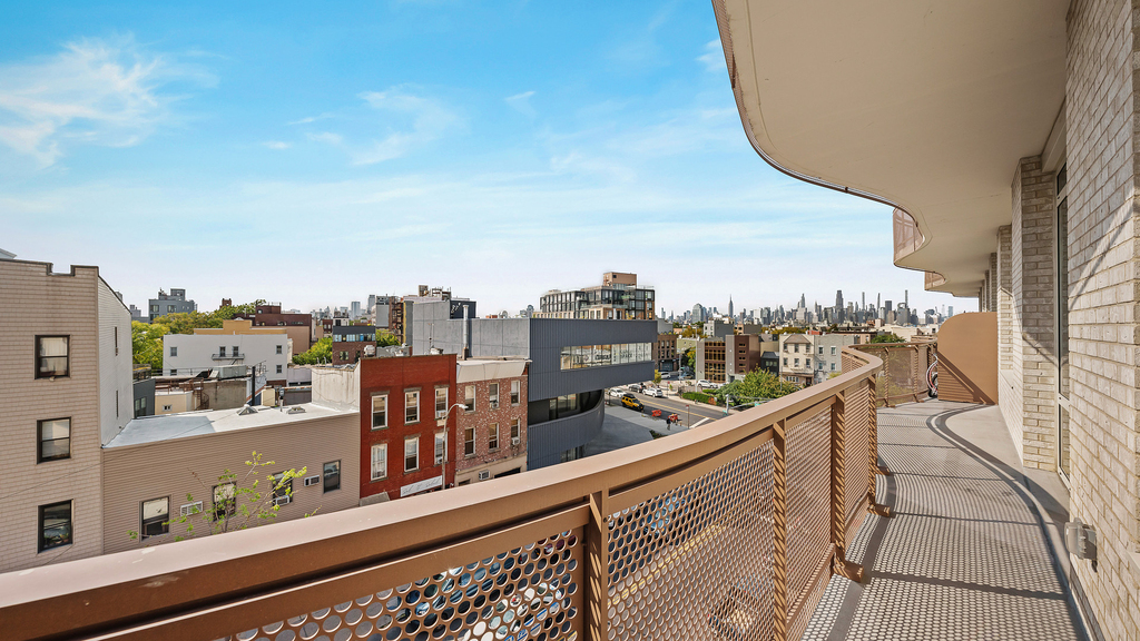 828 Metropolitan Ave - Photo 2