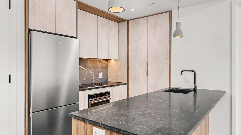 828 Metropolitan Ave - Photo 8