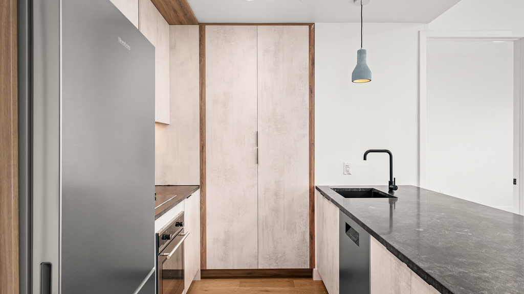 828 Metropolitan Ave - Photo 6