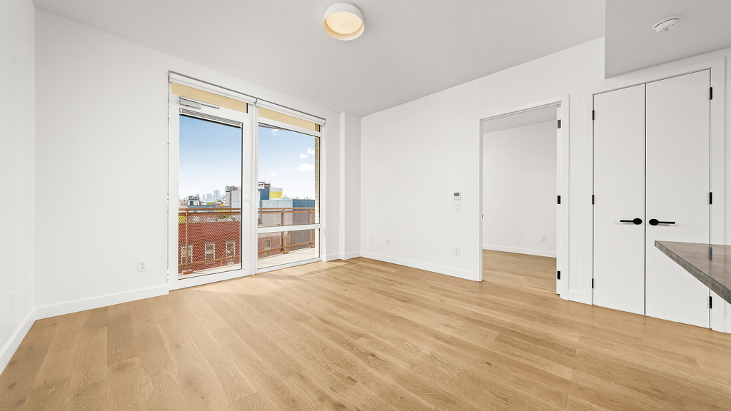 828 Metropolitan Ave - Photo 9