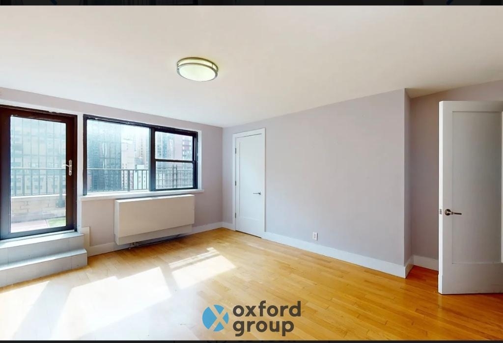 East 47th Street - Photo 9