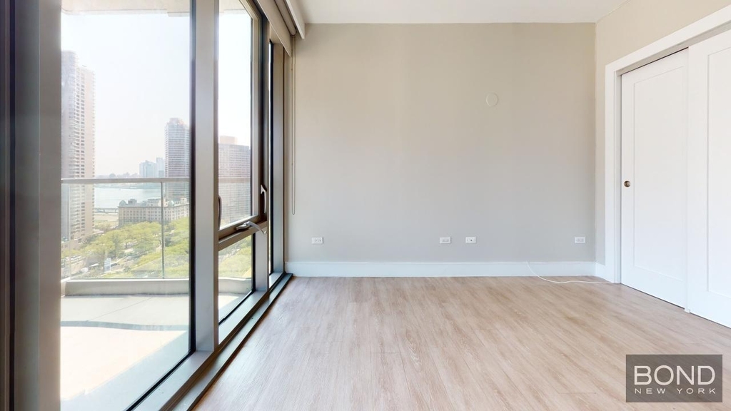 East 34th Street - Photo 16