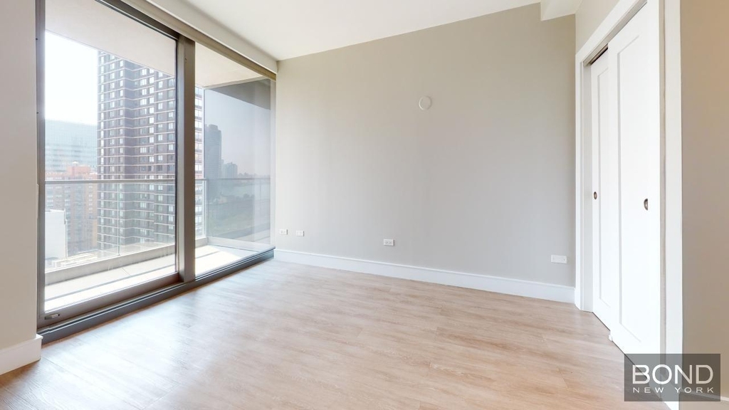 East 34th Street - Photo 15