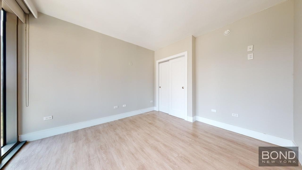 East 34th Street - Photo 8