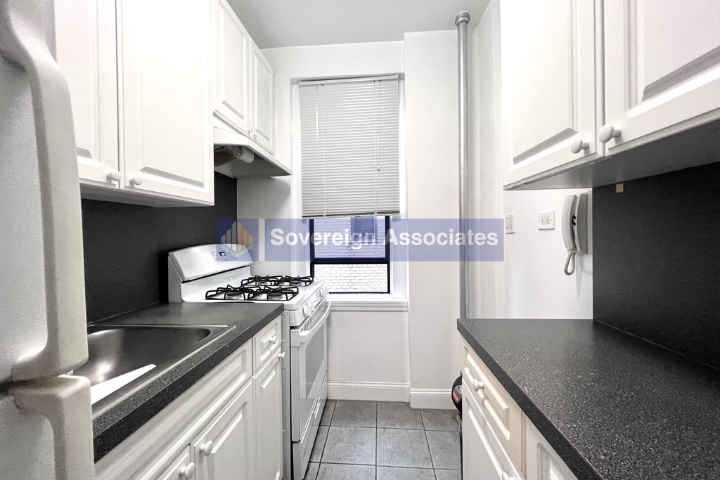 615 West 172nd Street - Photo 4