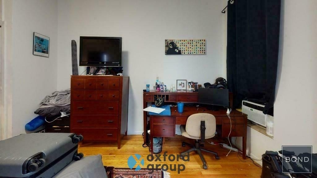 East 39th Street - Photo 9