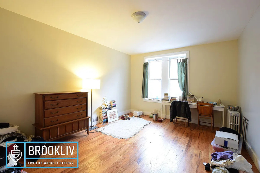 668 Hancock Street - Photo 3