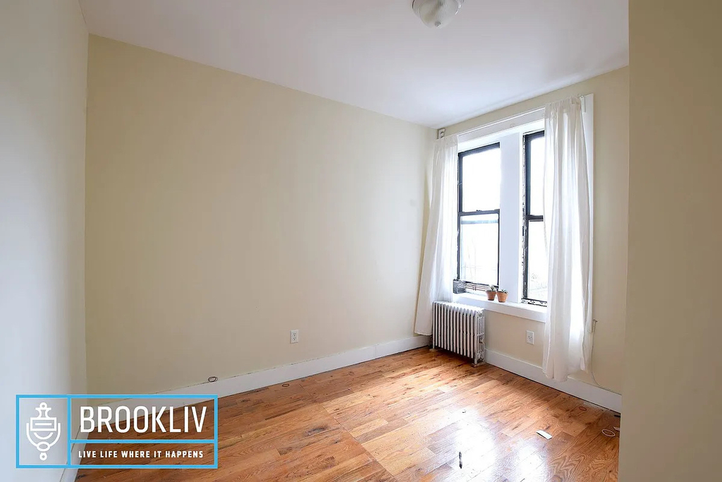 668 Hancock Street - Photo 5