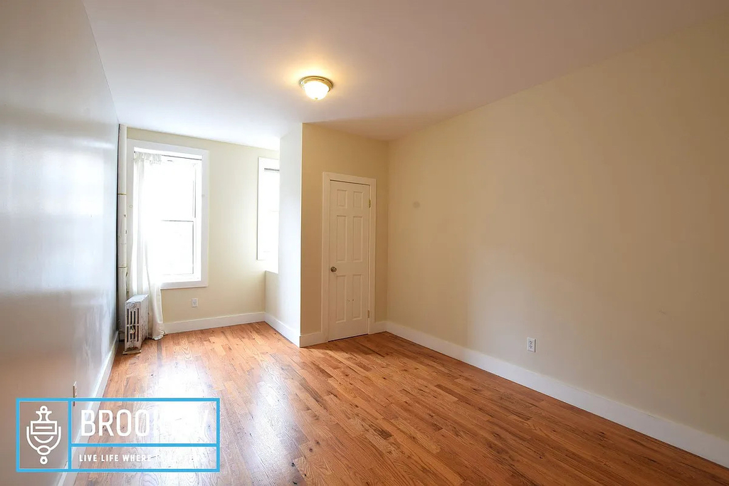 668 Hancock Street - Photo 4