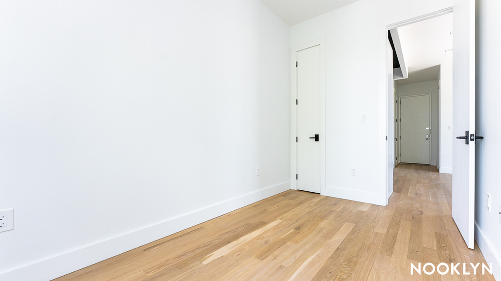 987 Bedford Ave - Photo 8