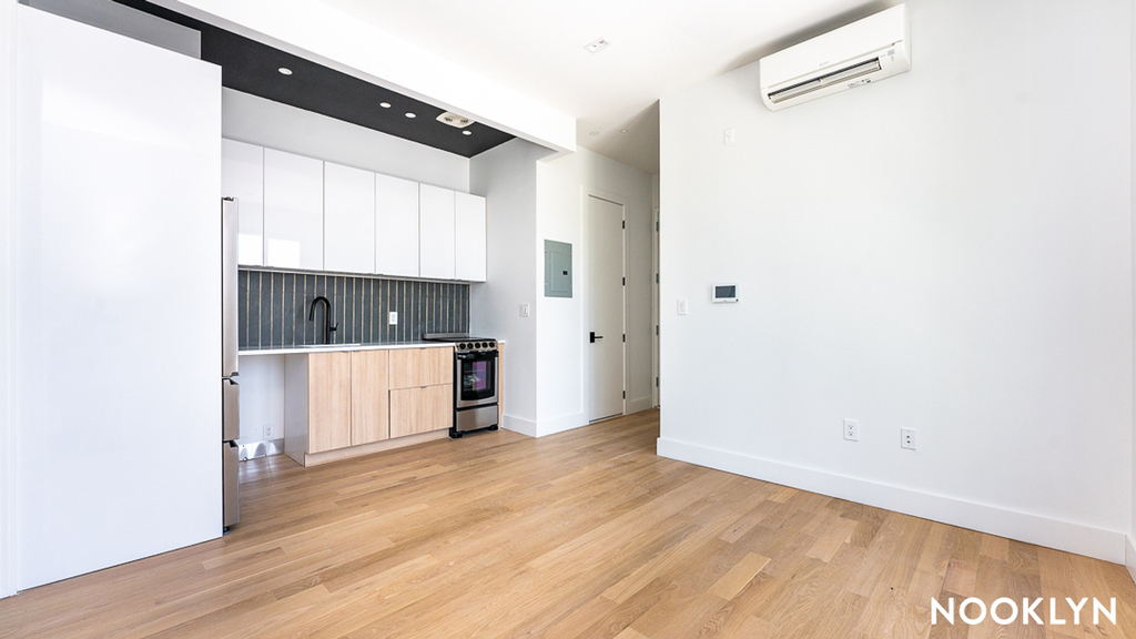 987 Bedford Ave - Photo 2