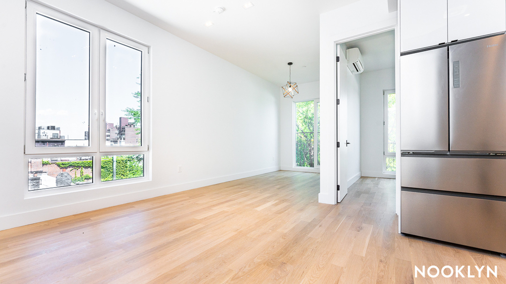 987 Bedford Ave - Photo 4