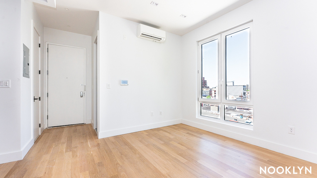987 Bedford Ave - Photo 3