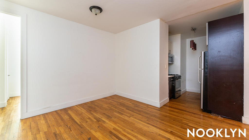 680 Monroe St - Photo 2