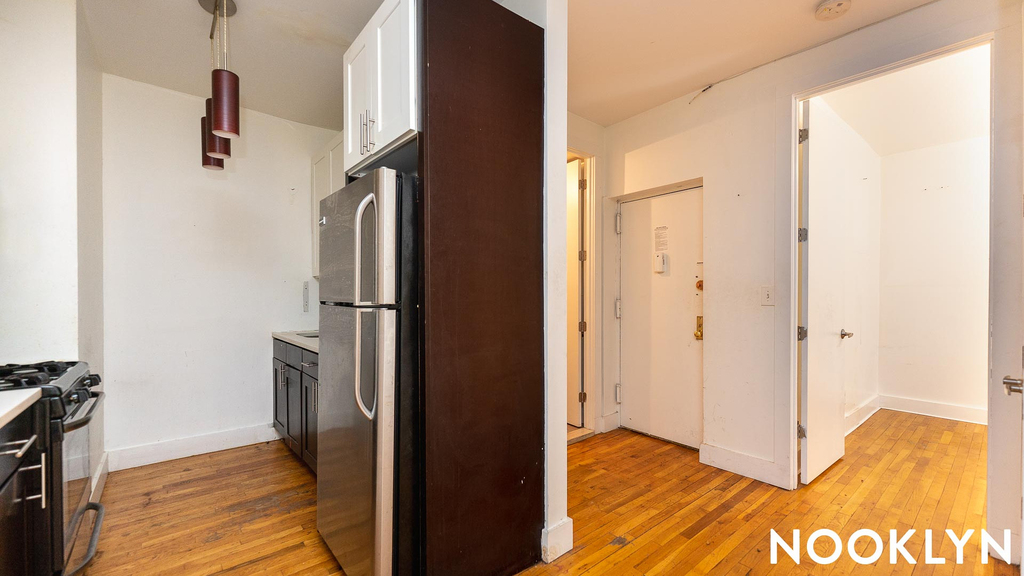 680 Monroe St - Photo 4