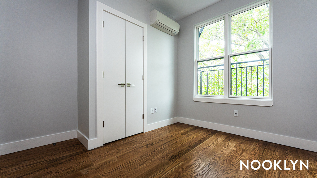 1354 Jefferson Ave - Photo 4