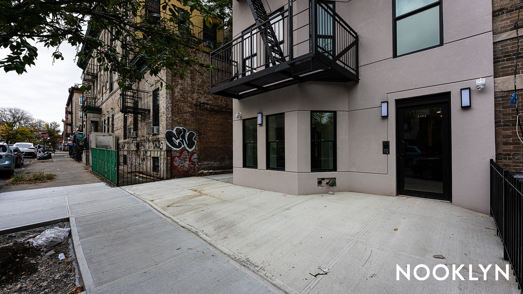 1354 Jefferson Ave - Photo 9