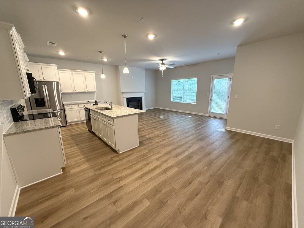 401 Lanier Circle - Photo 2