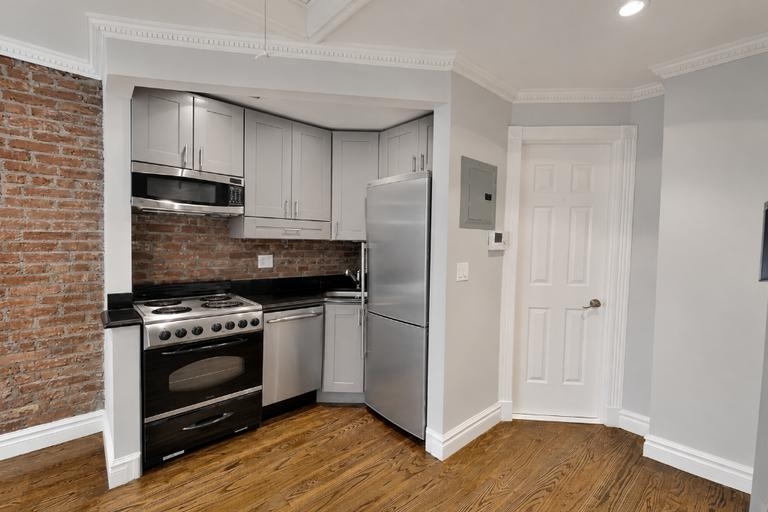 8th Avenue & West 14th Street - Photo 5