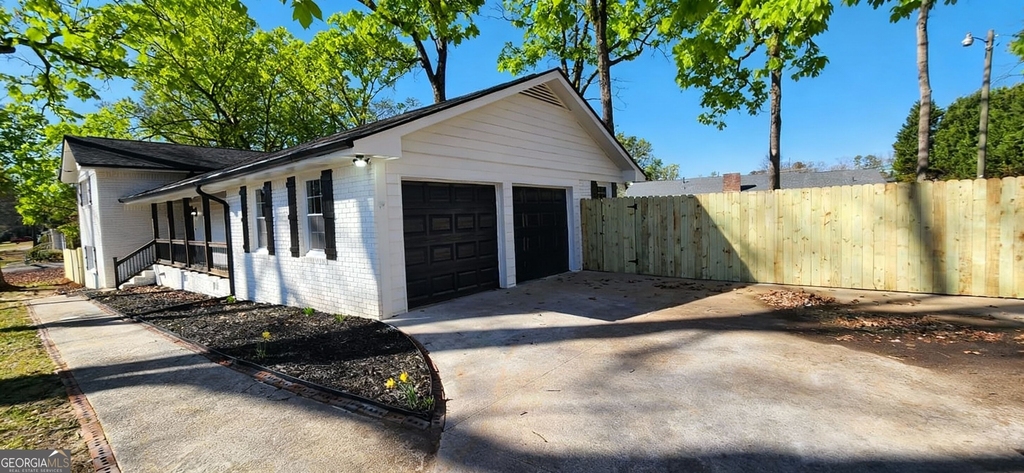 1390 White Oak Street Se - Photo 1