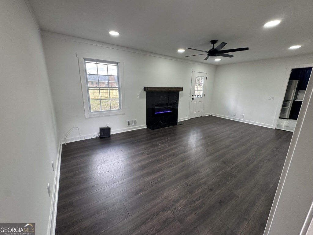 1390 White Oak Street Se - Photo 4