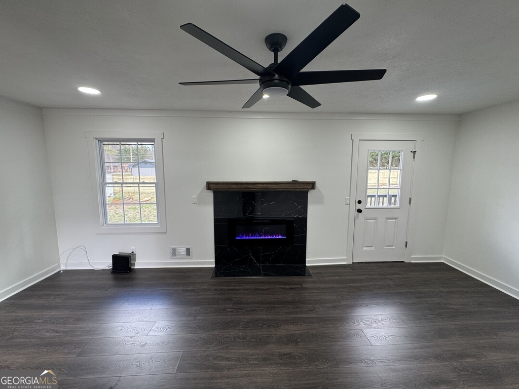 1390 White Oak Street Se - Photo 5