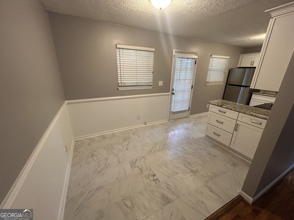 1020 Tuxedo Lane - Photo 8