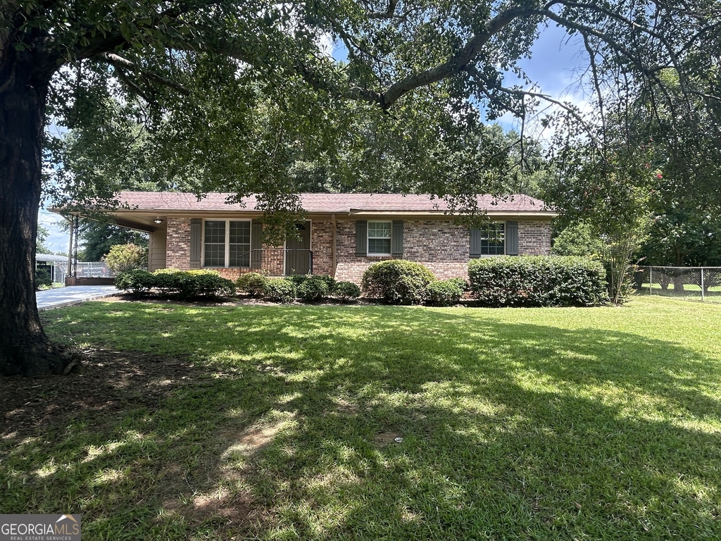1020 Tuxedo Lane - Photo 0