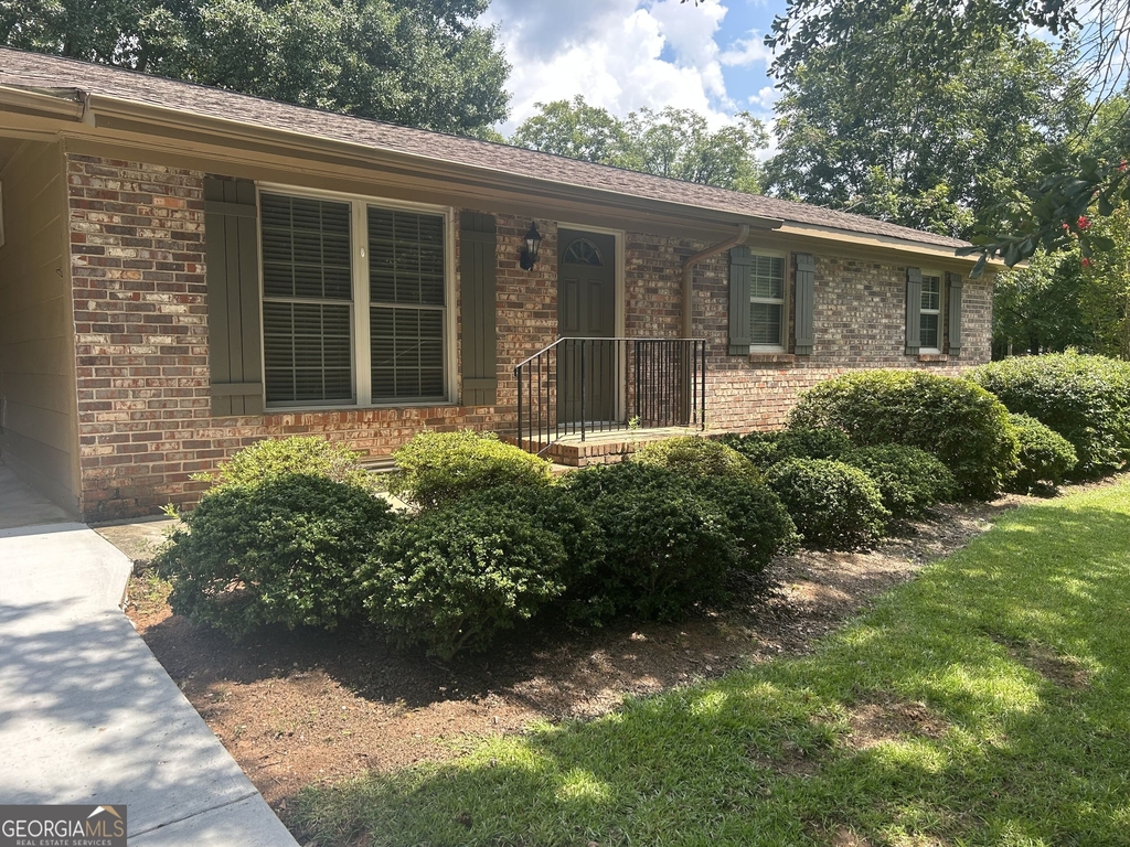 1020 Tuxedo Lane - Photo 3