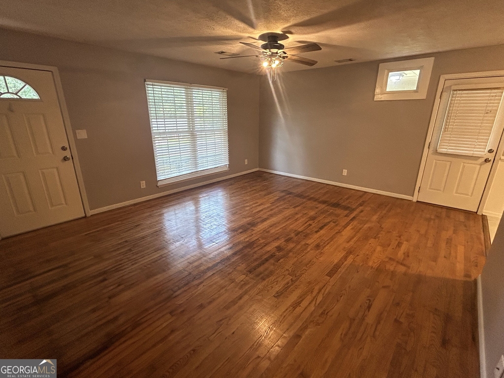 1020 Tuxedo Lane - Photo 5