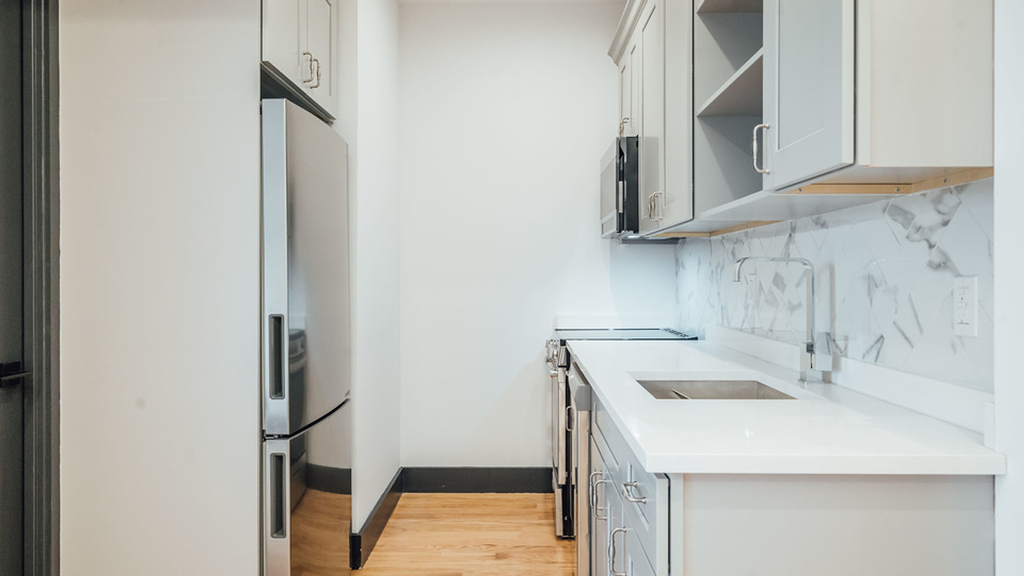 921 Gates Ave - Photo 8