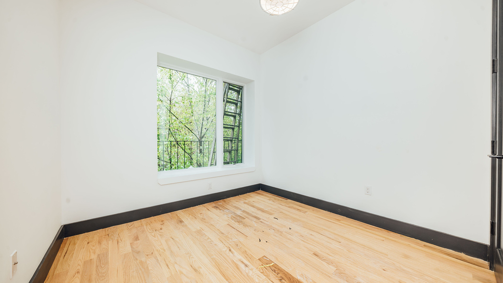 921 Gates Ave - Photo 1