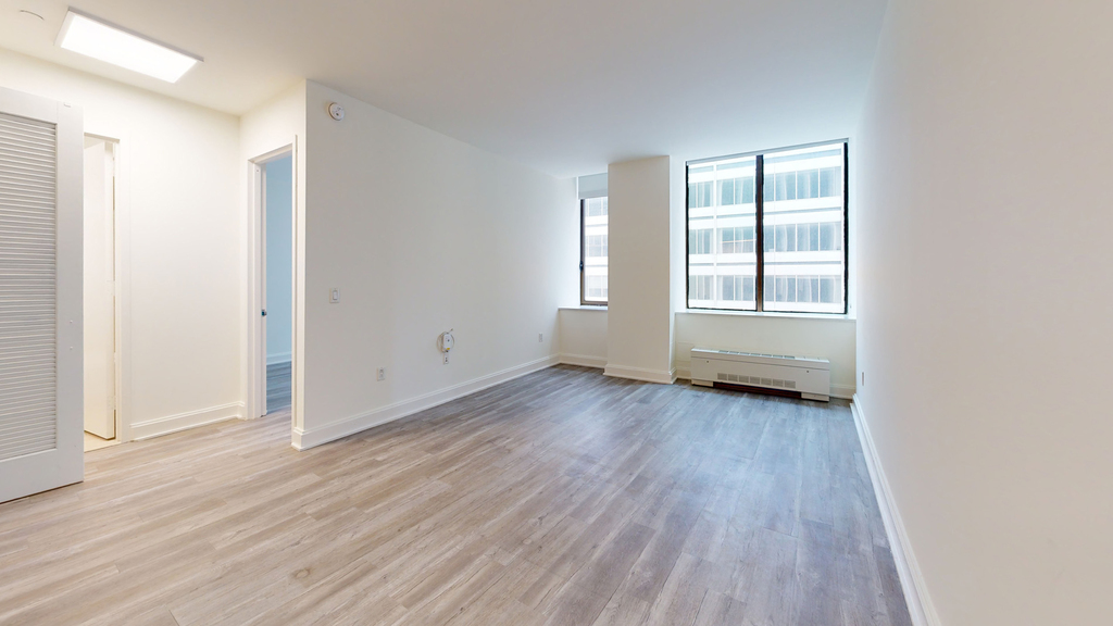 10 Hanover Square - Photo 2