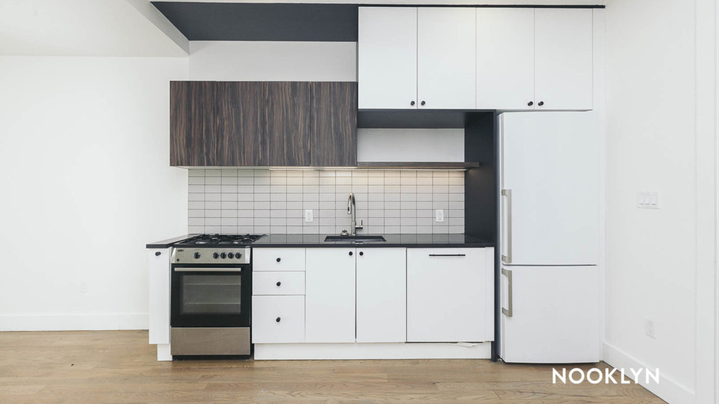 1534 Putnam Ave - Photo 8
