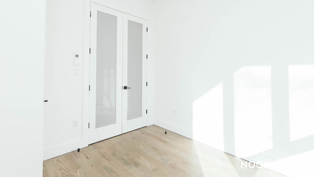1534 Putnam Ave - Photo 18