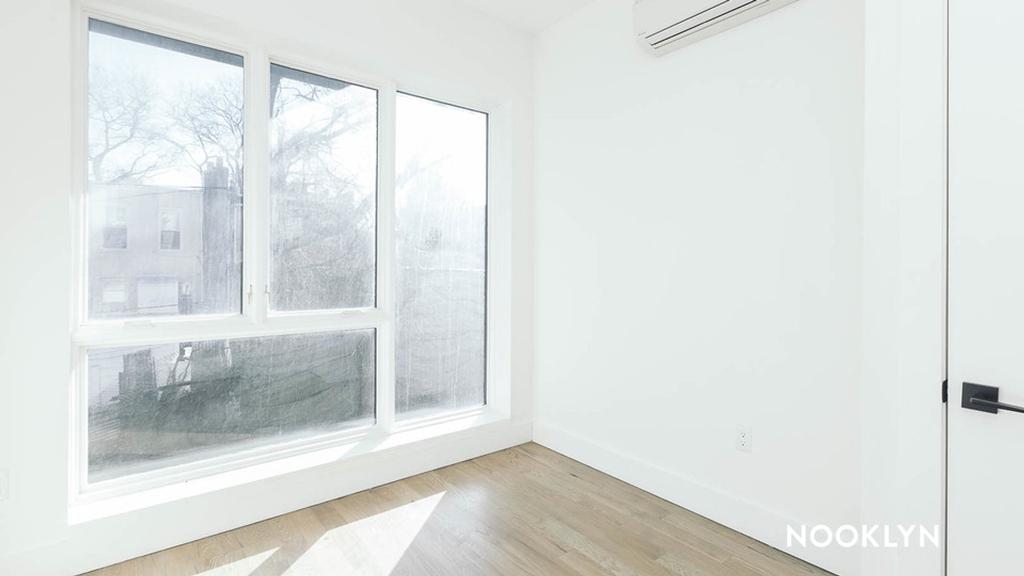 1534 Putnam Ave - Photo 13