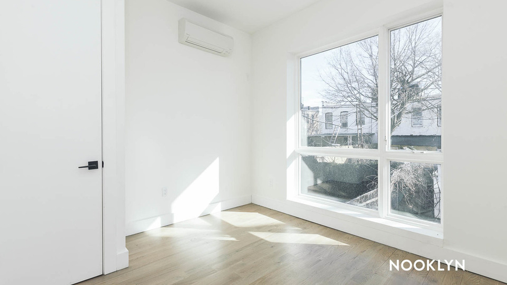 1534 Putnam Ave - Photo 5