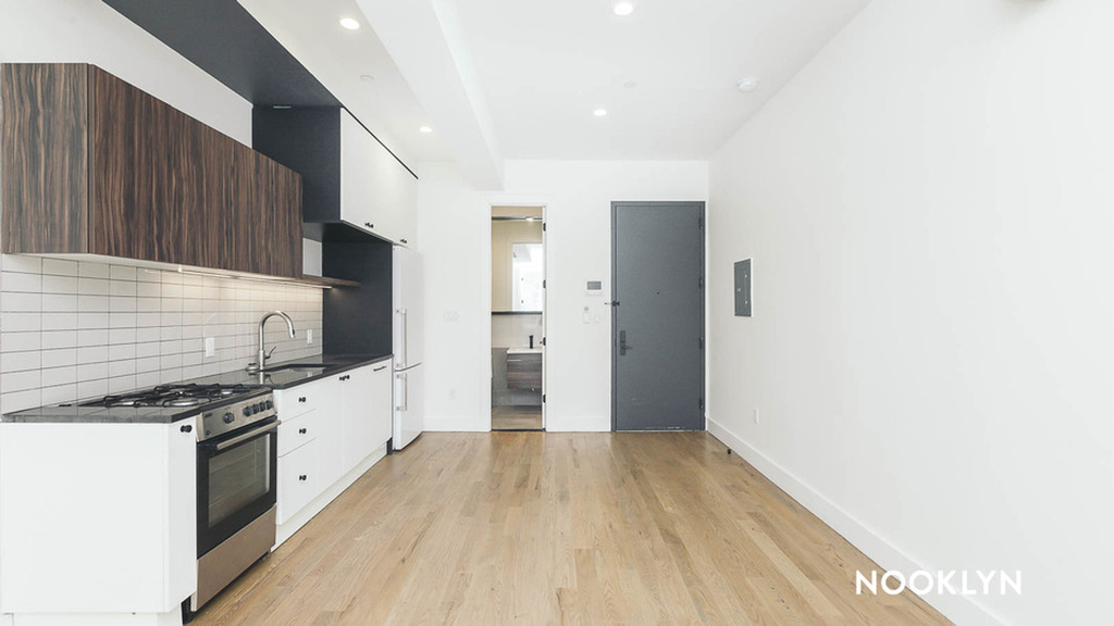 1534 Putnam Ave - Photo 10