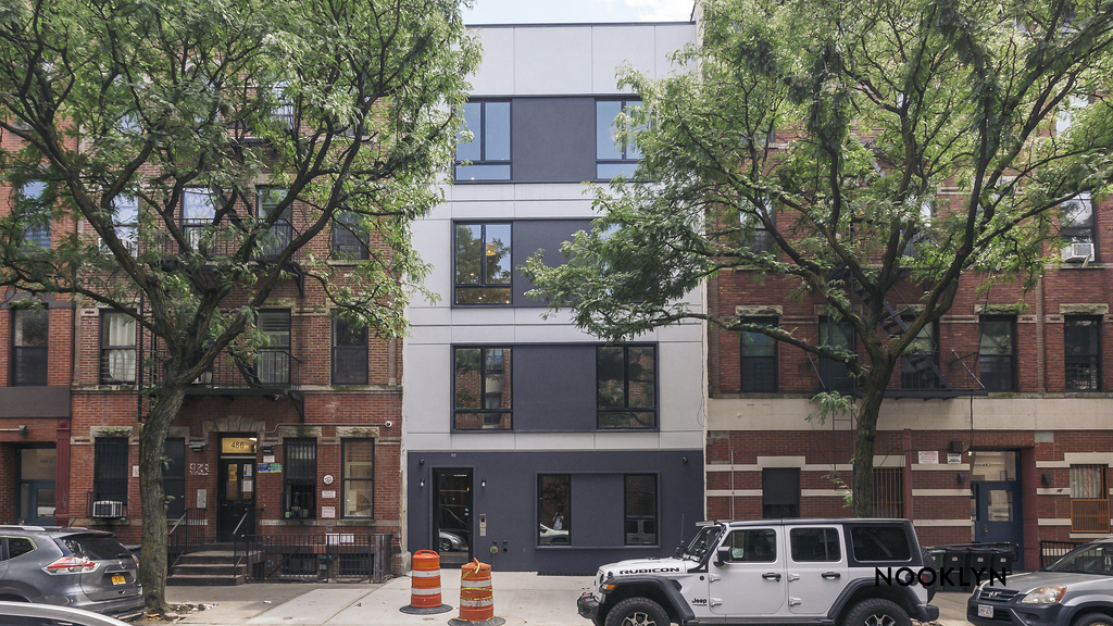 484 Gates Ave - Photo 8