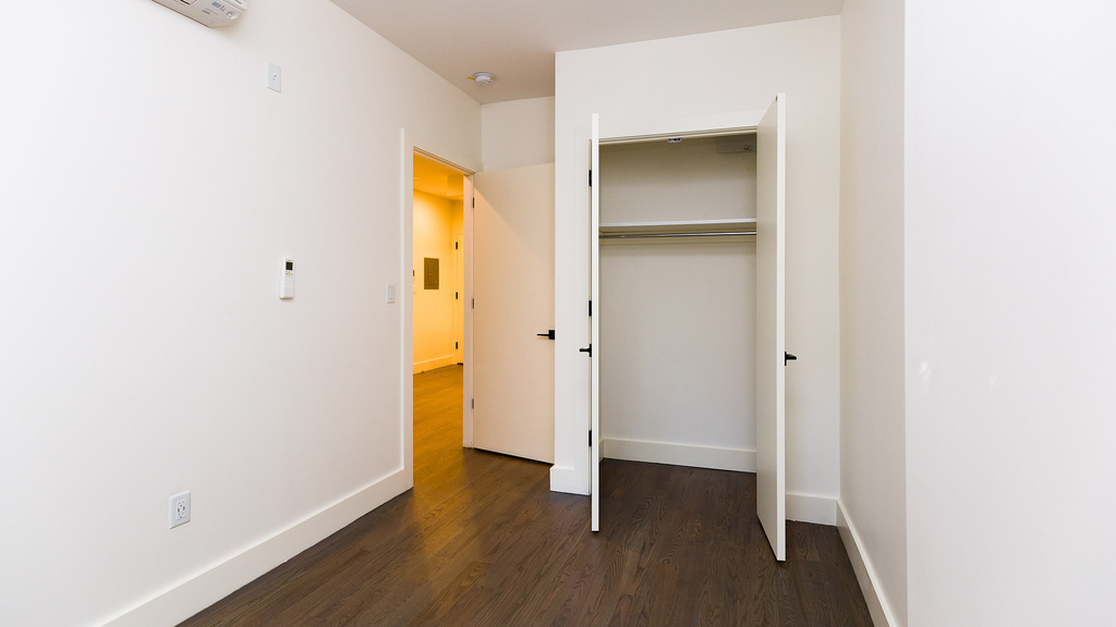 826 St Johns Pl - Photo 3