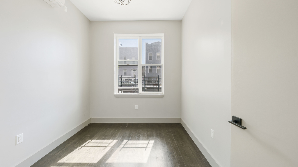 85 Stanhope St - Photo 15