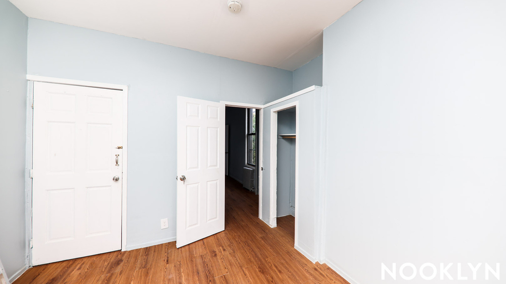 291 Evergreen Ave - Photo 4