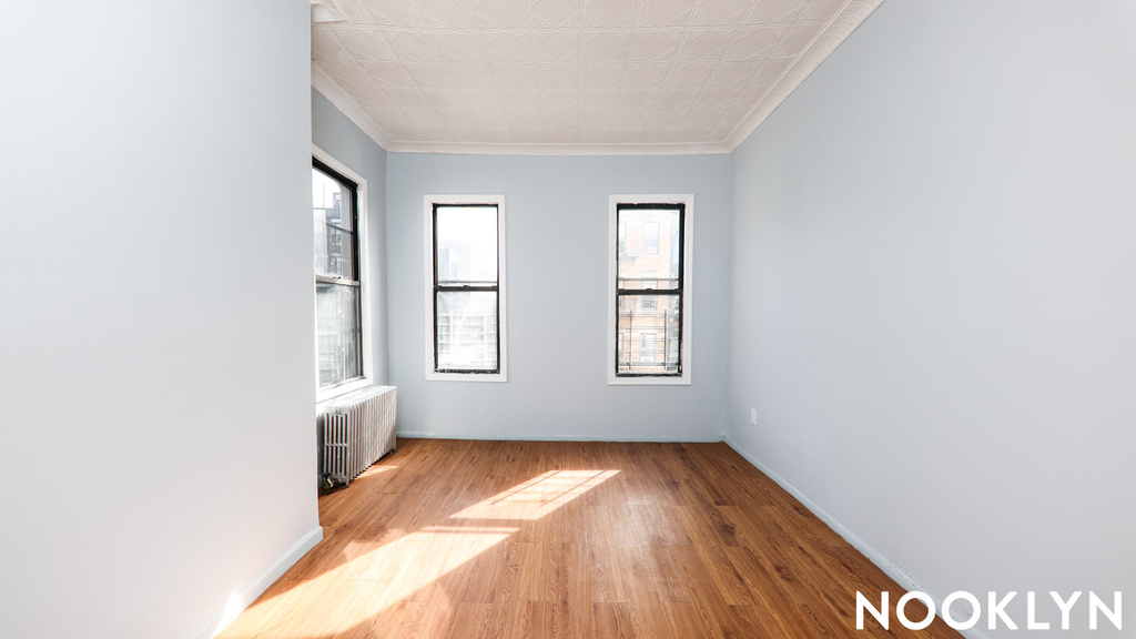 291 Evergreen Ave - Photo 3