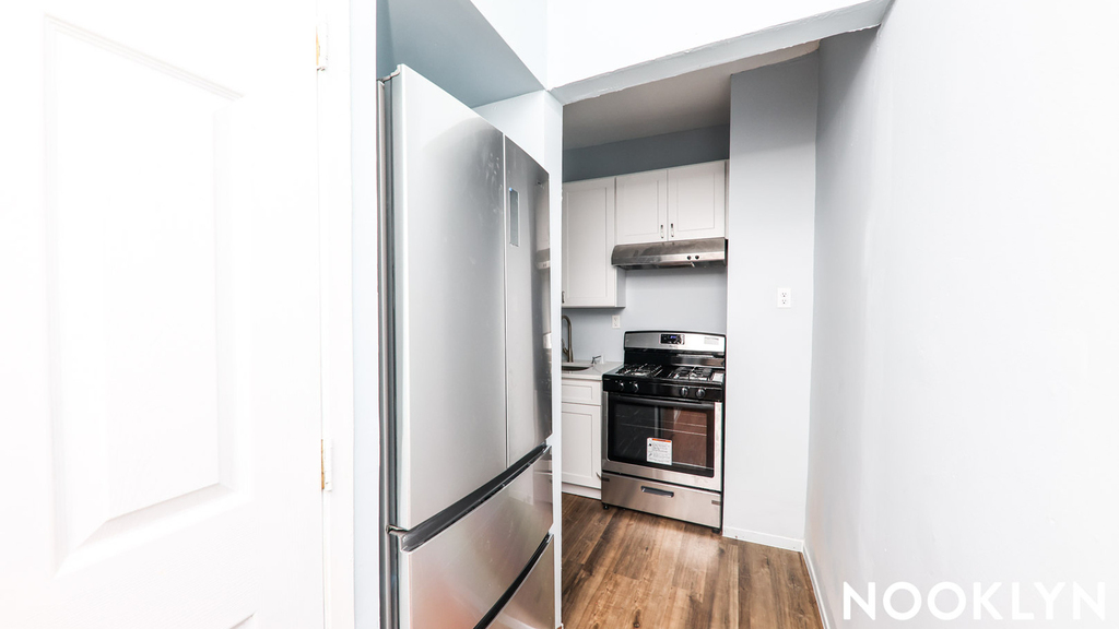 291 Evergreen Ave - Photo 8