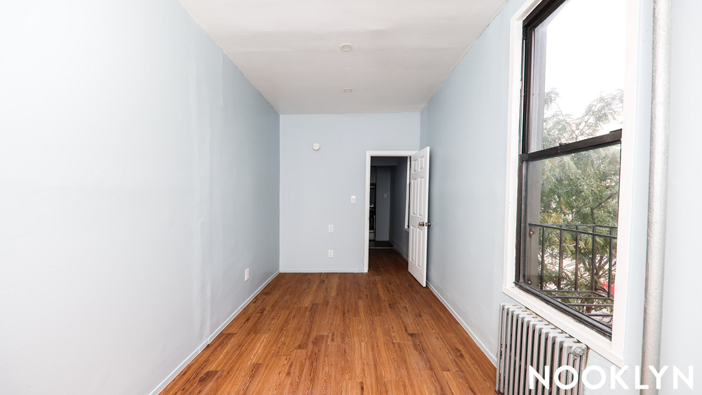 291 Evergreen Ave - Photo 5
