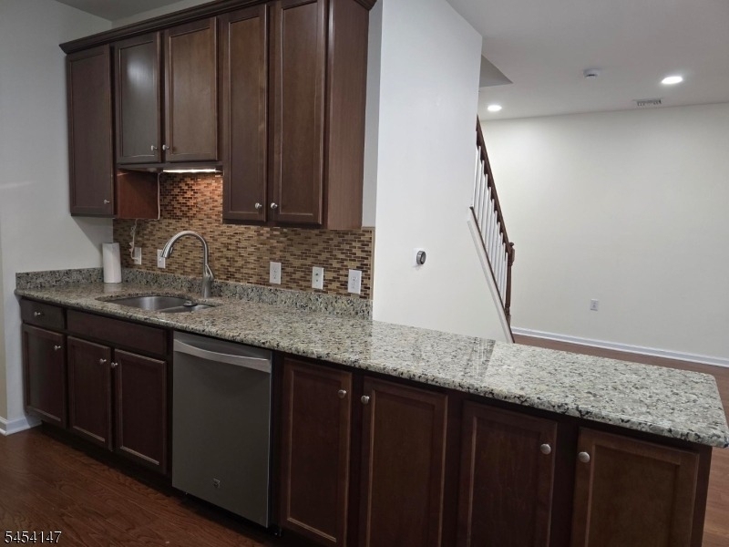 605 Lopez Ln - Photo 6
