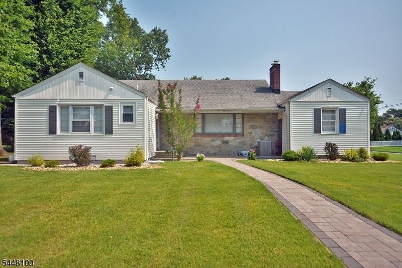 765 W 7th St - Photo 0