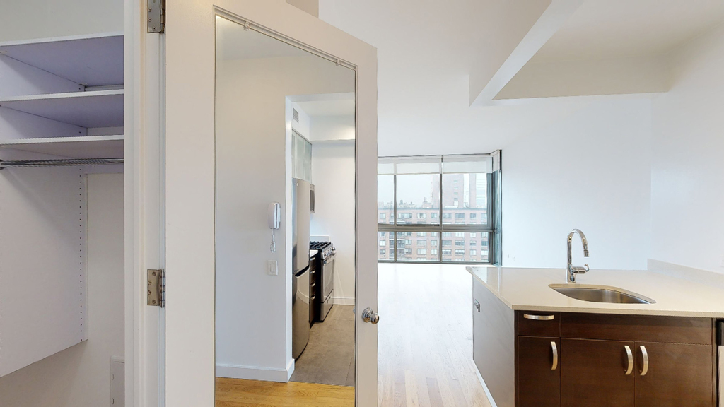 808 Columbus Ave - Photo 3